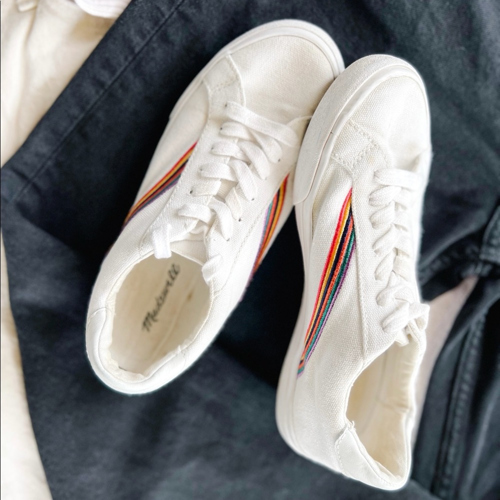 Madewell sneakers.
Size 6.5 
Very loved. Worn + blemished, as shown.